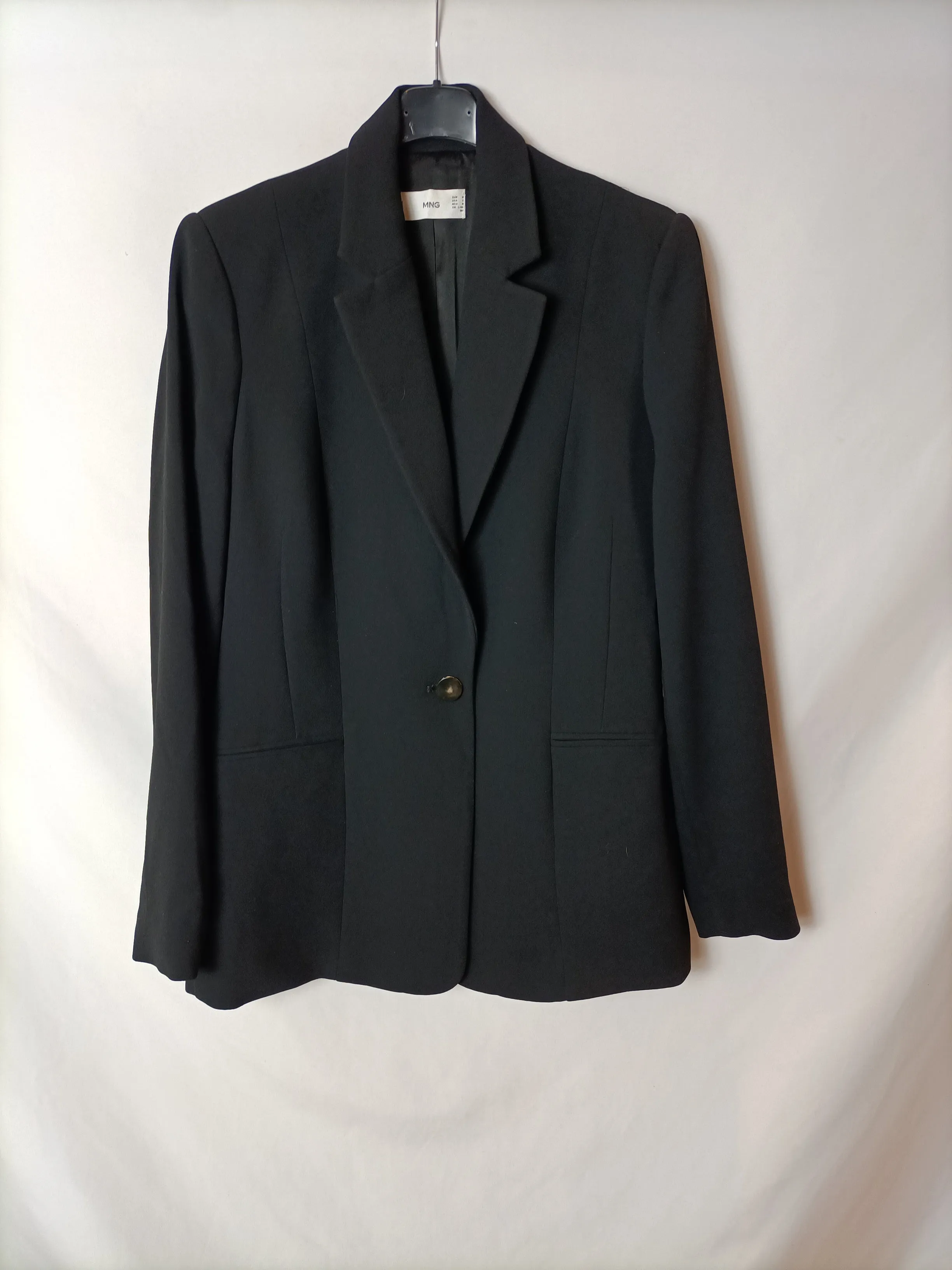 MANGO. Blazer negra clásica  T.m