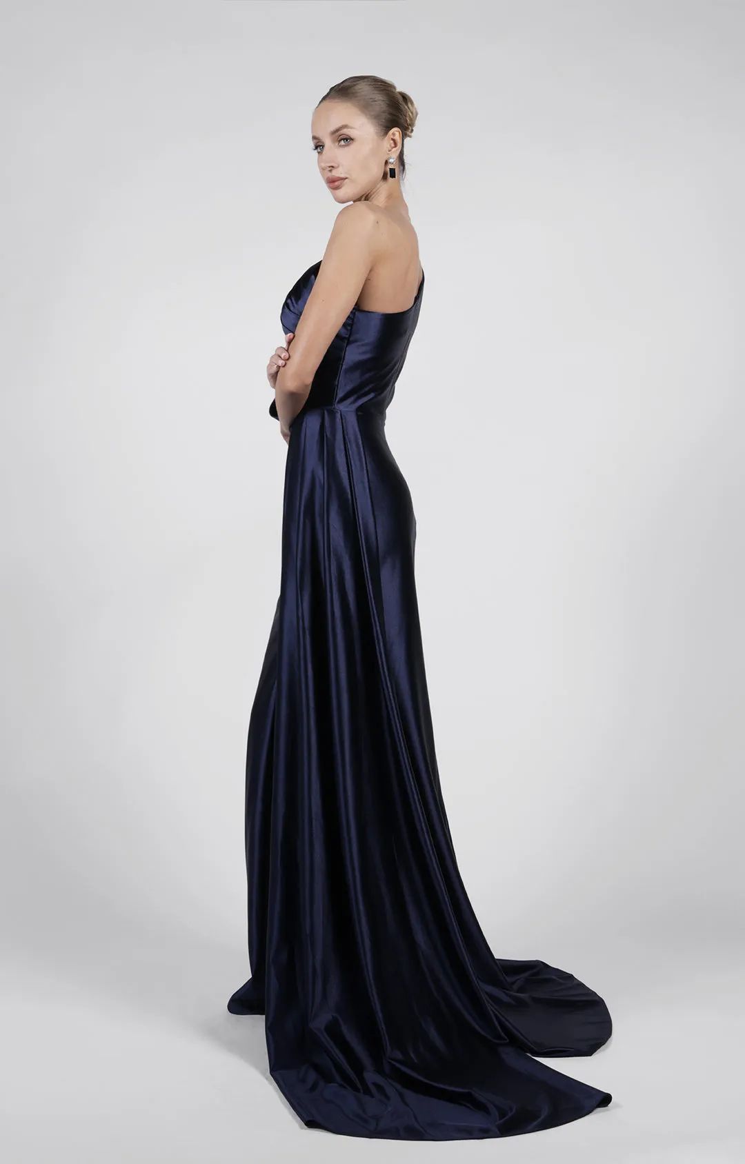 One-shoulder Sleeve Side Split Satin Dress with Train