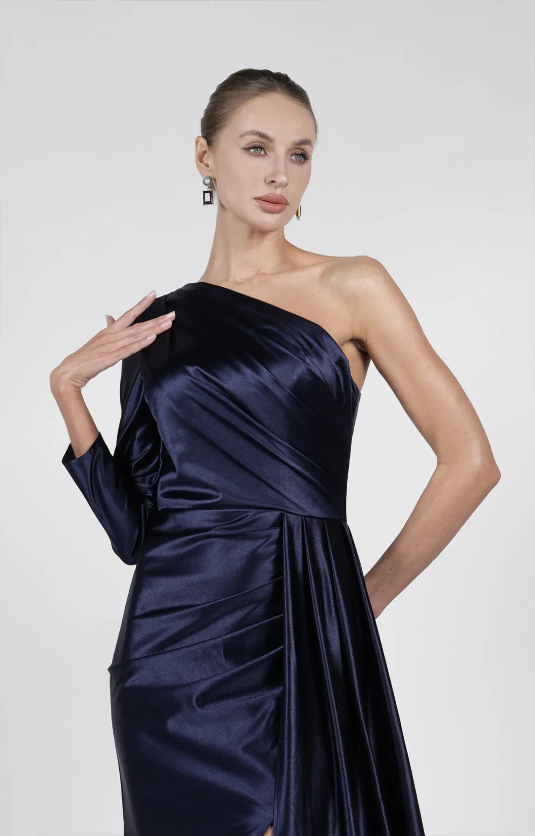 One-shoulder Sleeve Side Split Satin Dress with Train